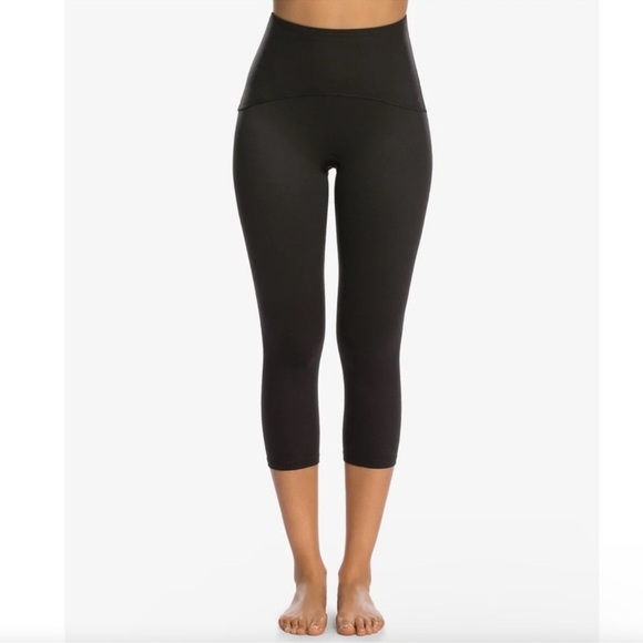 SPANX Shaping Compression Knee Length Leggings Solid Black Size 1X Women’s - Picture 1 of 7